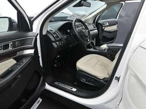 Used 2018 Ford Explorer Platinum AWD/4WD image 9