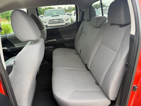Used 2018 Toyota Tacoma SR5 RWD image 15