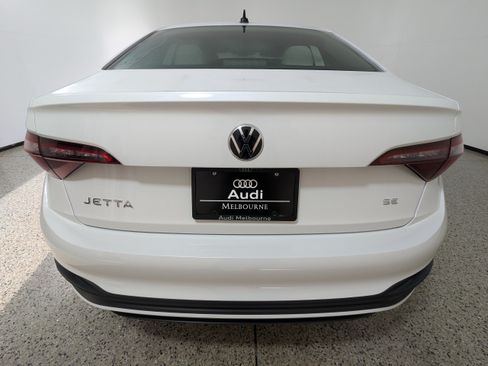 Used 2024 Volkswagen Jetta SE w/ Panoramic Sunroof Package FWD image 6