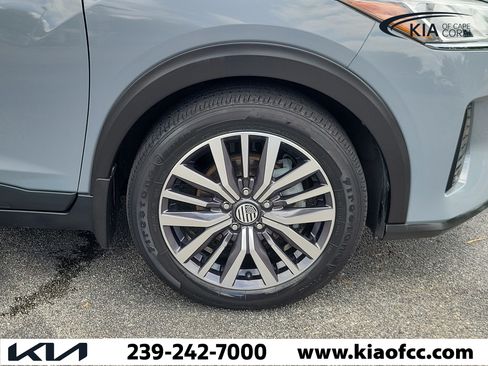 Used 2022 Nissan Kicks SV FWD image 7