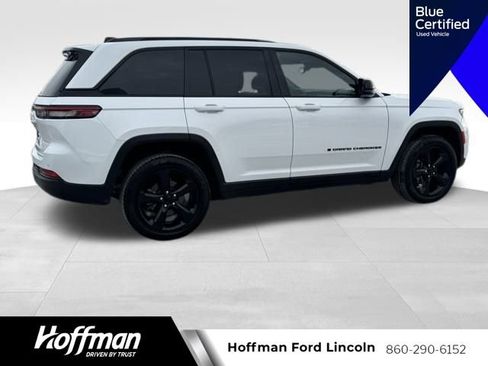 Used 2023 Jeep Grand Cherokee Altitude image 3