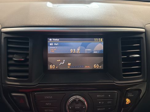 Used 2014 Nissan Pathfinder SL AWD/4WD image 23