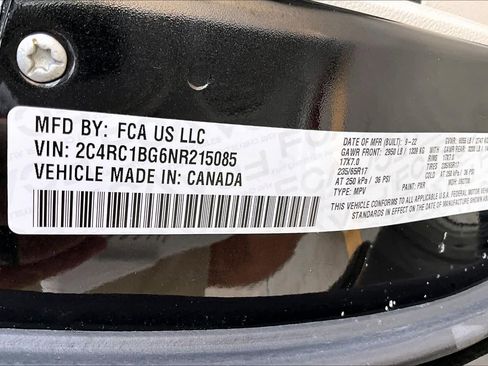 Used 2022 Chrysler Pacifica Touring-L FWD image 34