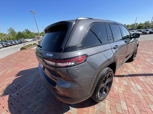 Used 2023 Jeep Grand Cherokee Limited w/ Black Appearance Package RWD image 34