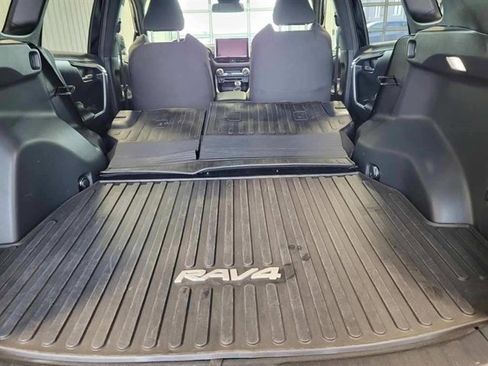 Used 2023 Toyota RAV4 SE image 17