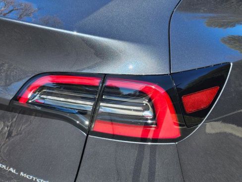 Used 2023 Tesla Model Y Long Range image 30