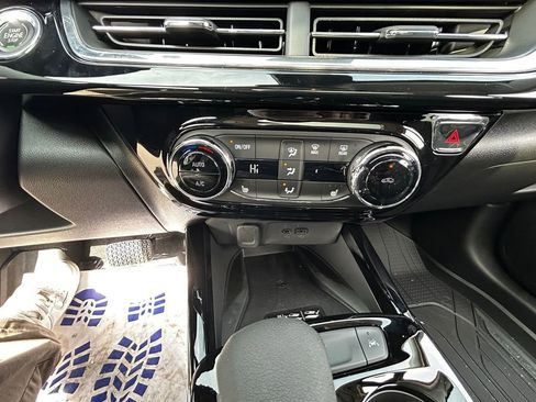 New 2026 Chevrolet Trax ACTIV w/ Sunroof Package FWD image 13