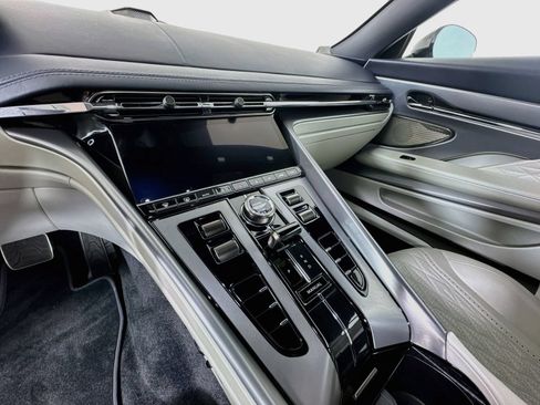 Used 2024 Aston Martin DB12 Coupe RWD image 13