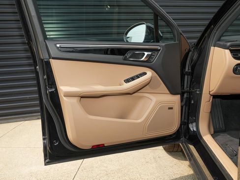 Certified 2026 Porsche Macan AWD/4WD image 18