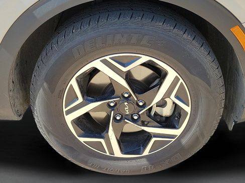 Used 2023 Kia Sportage LX image 7