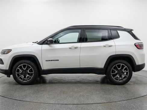 Used 2025 Jeep Compass Trailhawk AWD/4WD image 5
