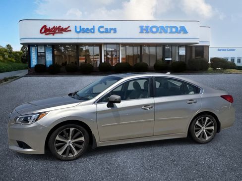 Used 2017 Subaru Legacy 2.5i Limited AWD/4WD image 2