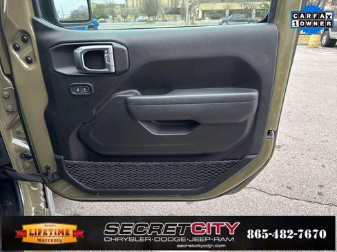 Used 2025 Jeep Gladiator Nighthawk image 11