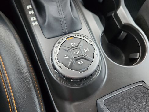 Used 2023 Ford Bronco Badlands image 12