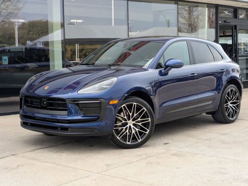 Certified 2025 Porsche Macan image 1