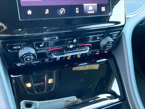 New 2025 Jeep Grand Cherokee Altitude image 18