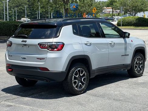 Used 2025 Jeep Compass Trailhawk AWD/4WD image 4
