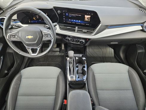 Used 2025 Chevrolet Trax LT w/ Driver Confidence Package FWD image 32