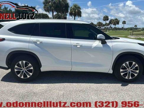 Used 2022 Toyota Highlander XLE FWD image 6
