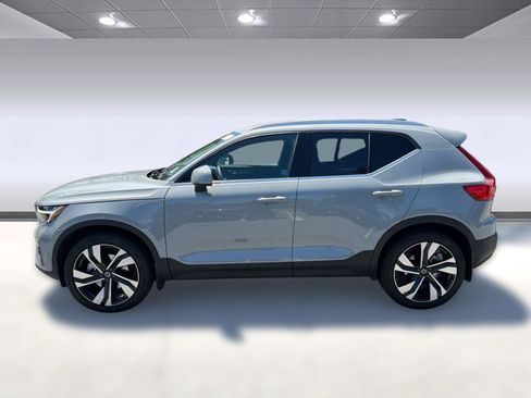 Used 2024 Volvo XC40 B5 Plus w/ Protection Package Premier AWD/4WD image 2