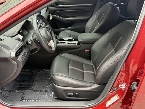 Used 2024 Nissan Altima 2.5 SR FWD image 14