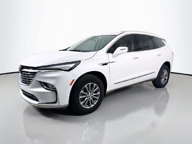 Used 2024 Buick Enclave Essence FWD image 3