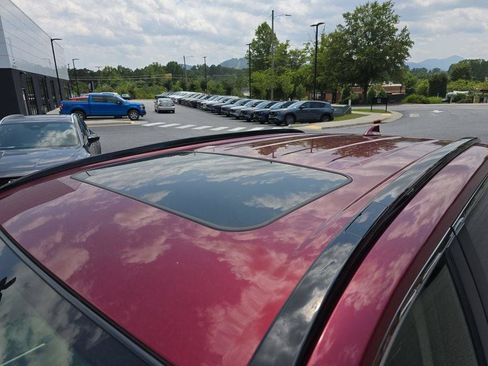 Used 2022 Toyota RAV4 XLE Premium AWD/4WD image 11