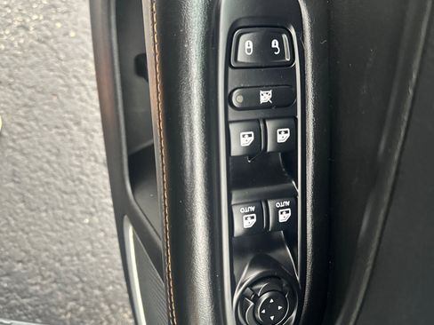 Used 2019 Jeep Compass Limited image 18