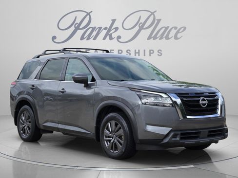 Used 2022 Nissan Pathfinder SV w/ SV Premium Package AWD/4WD image 6