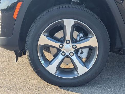 New 2025 Jeep Grand Cherokee Limited AWD/4WD image 9