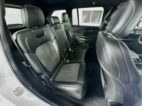 Certified 2023 Jeep Grand Cherokee Altitude AWD/4WD image 38