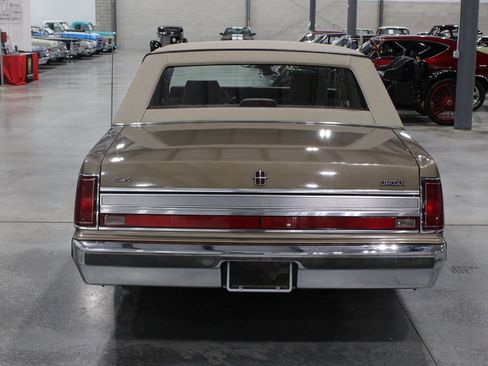 Used 1989 Lincoln Town Car RWD image 15