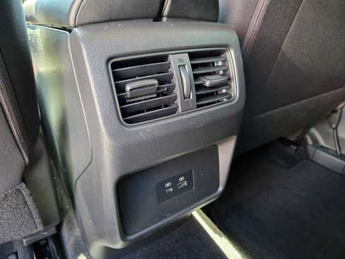 Used 2023 Nissan Rogue SV FWD image 16