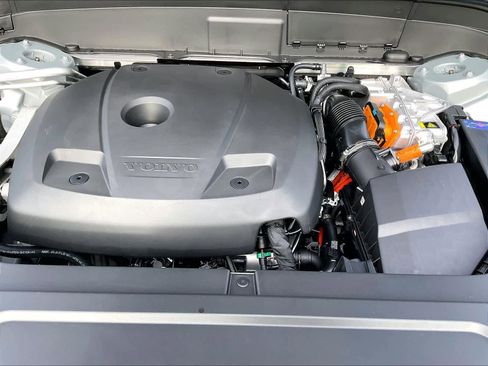New 2026 Volvo XC90 T8 Ultra w/ Protection Package Premier image 13