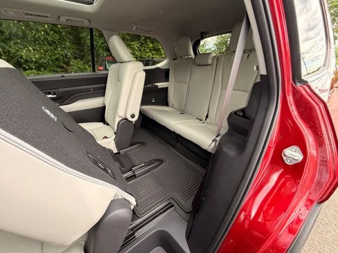 Used 2025 Toyota Grand Highlander AWD image 46