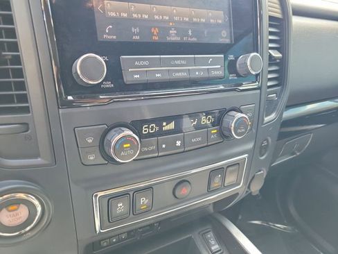 Used 2024 Nissan Titan SV w/ SV Convenience Package RWD image 30