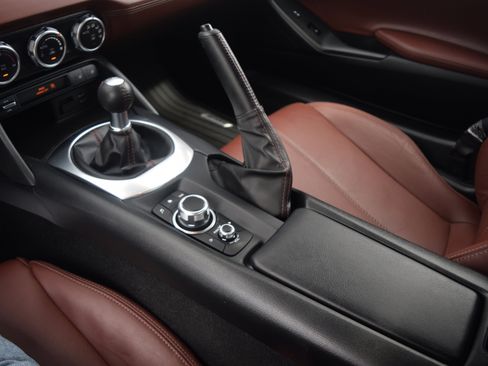 Used 2019 MAZDA MX-5 Miata RF Grand Touring w/ GT-S Package RWD image 14