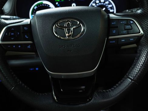 Used 2021 Toyota Sienna Limited image 24