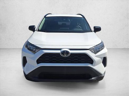 Used 2021 Toyota RAV4 LE FWD image 2