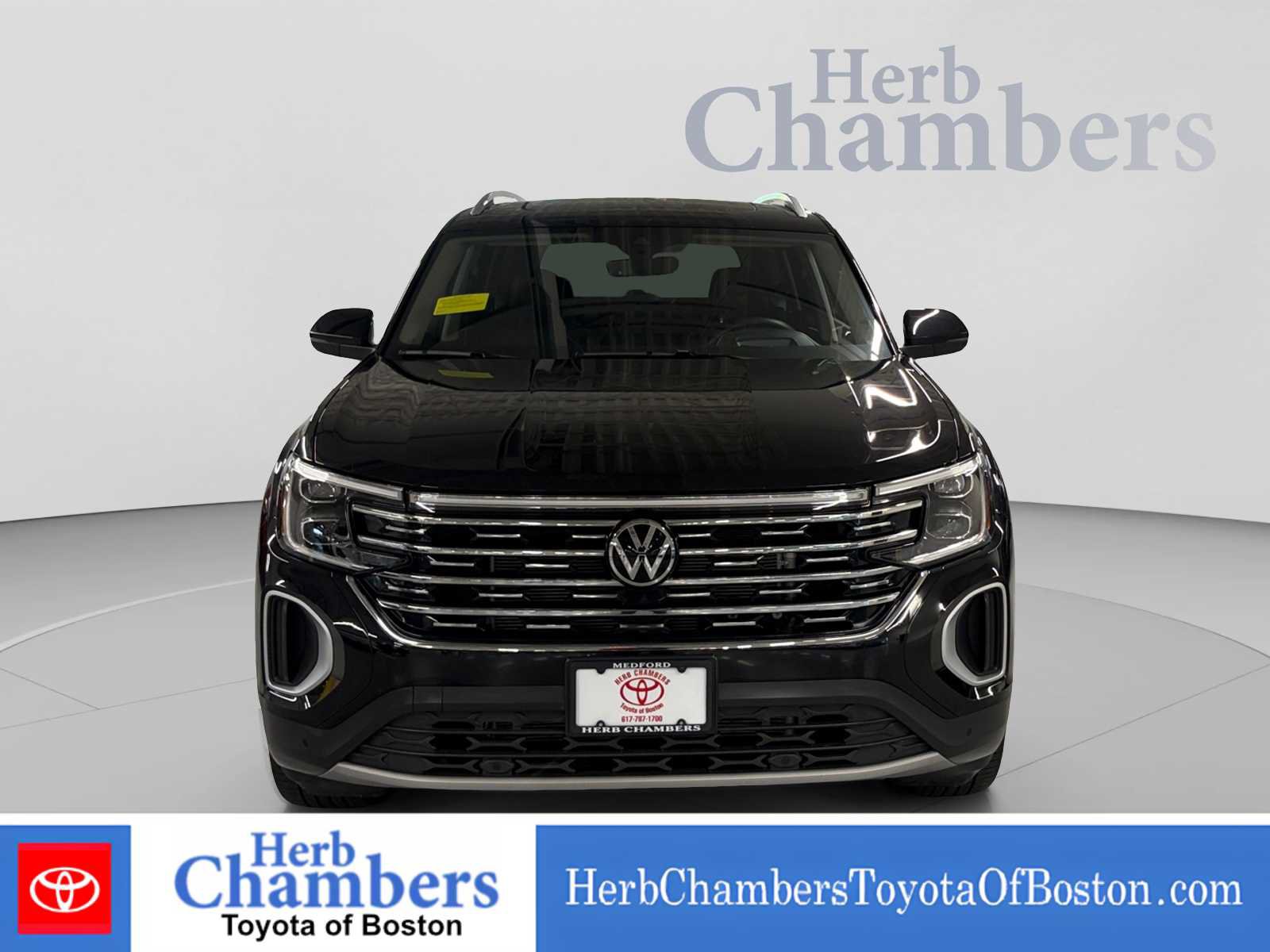 Used 2025 Volkswagen Atlas SEL AWD/4WD image 2