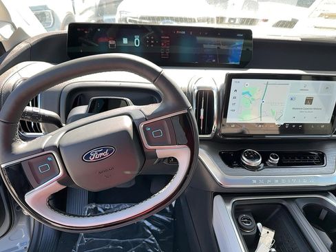 New 2025 Ford Expedition Platinum w/ Driver's Package image 17