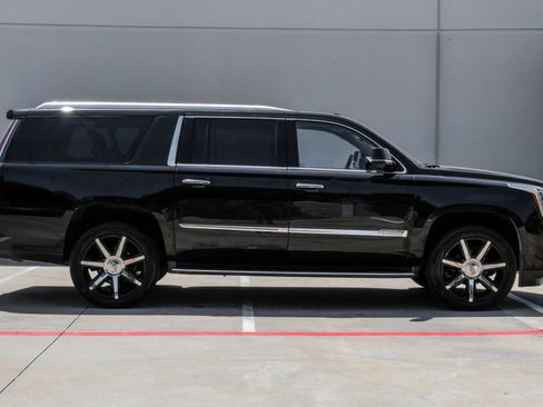 Used 2016 Cadillac Escalade ESV Luxury RWD image 8
