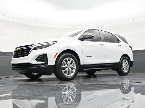 Used 2024 Chevrolet Equinox LS FWD image 21