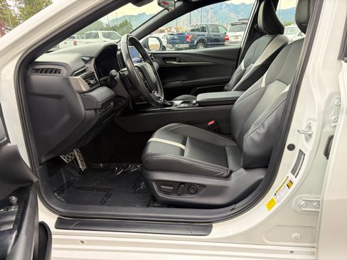 Used 2025 Toyota Camry SE FWD image 11