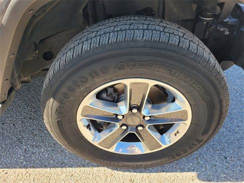 Used 2020 Jeep Wrangler Unlimited Sahara image 17