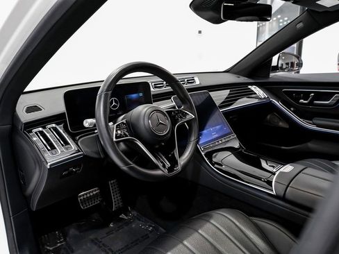 Used 2022 Mercedes-Benz S 500 4MATIC w/ AMG Line Package image 5