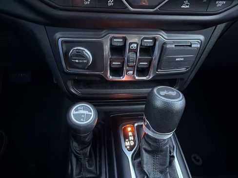 Used 2021 Jeep Wrangler Unlimited Sport image 31