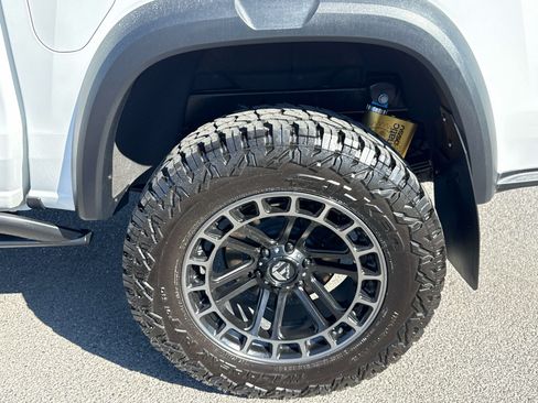 Used 2023 Chevrolet Colorado ZR2 w/ ZR2 Convenience Package III AWD/4WD image 7