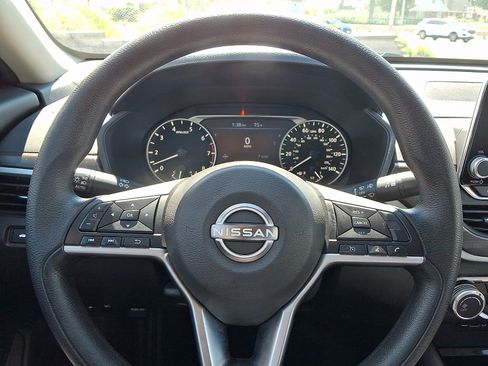 Used 2024 Nissan Altima 2.5 SV FWD image 20