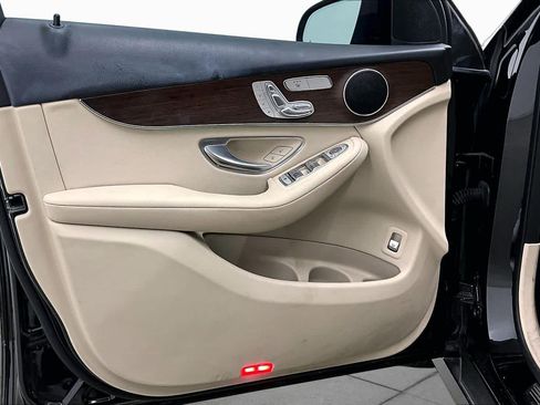 Used 2021 Mercedes-Benz GLC 300 image 25